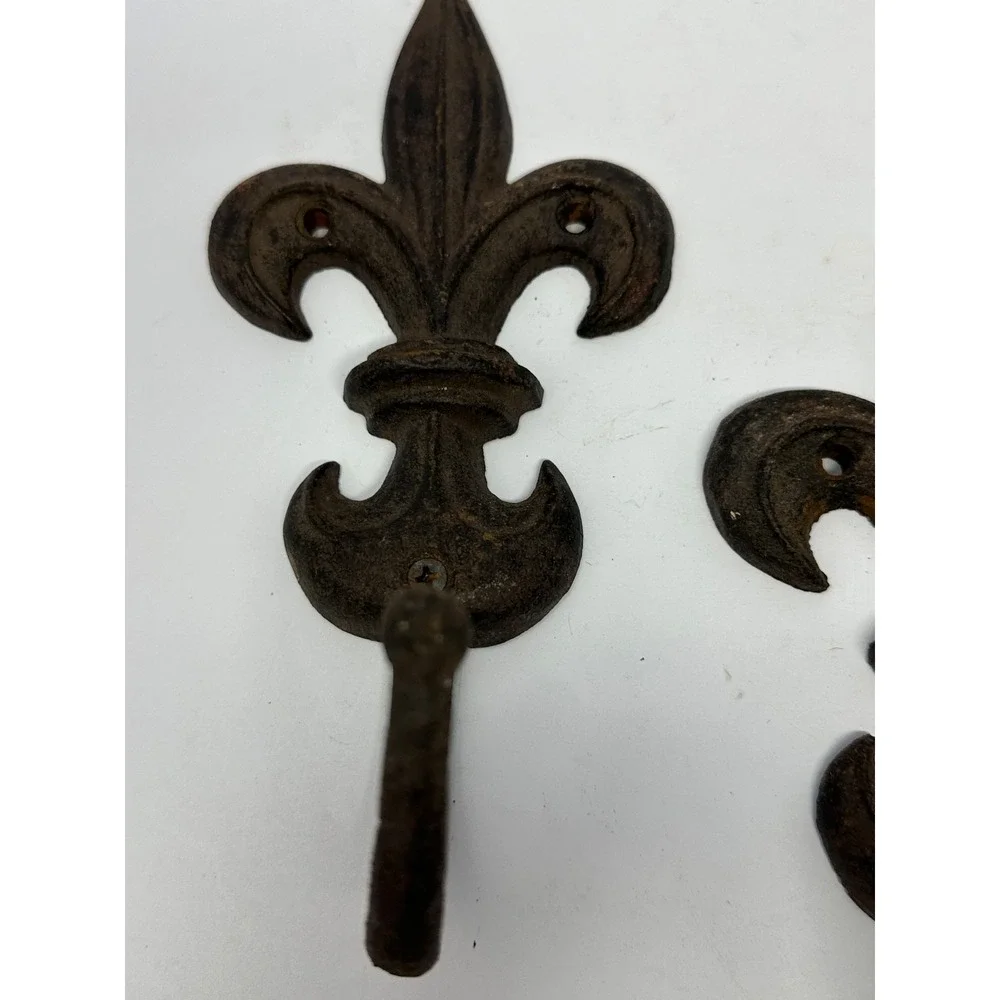 Lot of 4 Vintage Fleur De Lis Wall Hook Cast Iron Coat Hat Keys Hanger Hooks U5